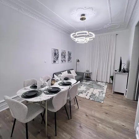 Le Rapp 6, De Standing 3 Chambres, 7 Personnes &1 Bebe, Cosy Et Familial Ultra Equipe Emplacement Ideal Proche Gare Centre Marches De Noel Quartier Tribunal Contades Appartement Strasbourg