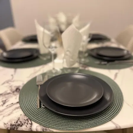 Le Rapp 6, De Standing 3 Chambres, 7 Personnes &1 Bebe, Cosy Et Familial Ultra Equipe Emplacement Ideal Proche Gare Centre Marches De Noel Quartier Tribunal Contades Апартаменты Страсбург